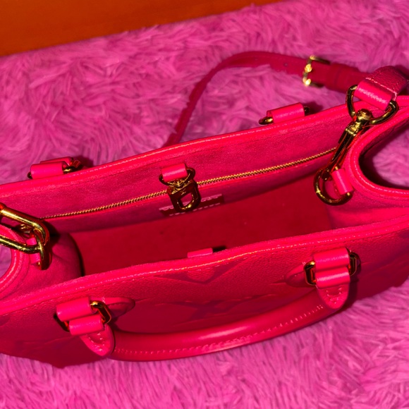 Louis Vuitton OnTheGo Empreinte PM Freesia in Leather with Gold-tone - Picture 12 of 12